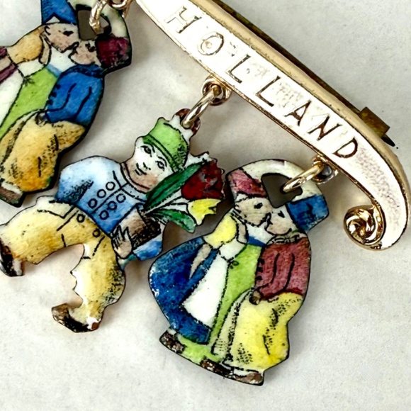 Antique Enamel Pin Holland Banner 3 Boys Girls Dangling Charms Souvenir Brooch - Picture 3 of 9
